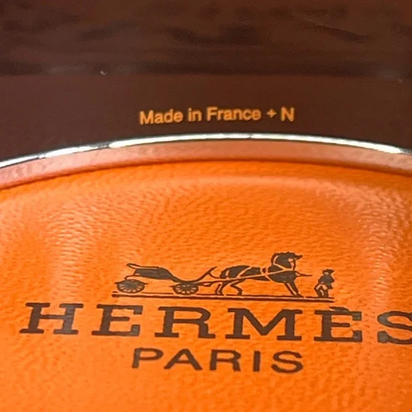 ⚡️SALE⚡️Hermes Orange Enamel Bracelet with Gold-Tone Trim - Picture 6 of 9